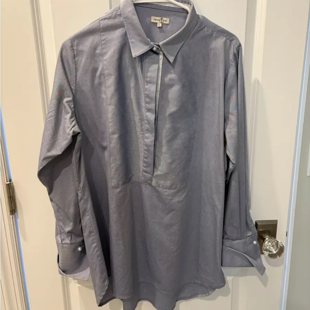 Courtland park size large, worn twice.

Excellent condition with pearl details